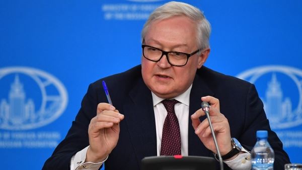 Рябков предложил США отказаться от практики встреч в третьих странах