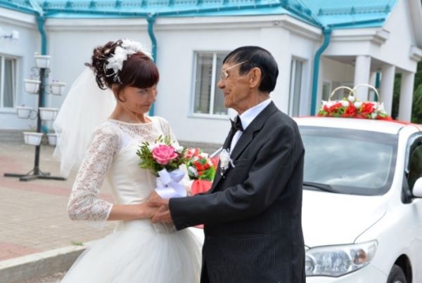 В Башкирии сыграли свадьбу молодожены из дома престарелых