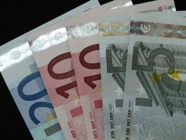 Хазин не согласился с мнением, что евро напоминает воздух