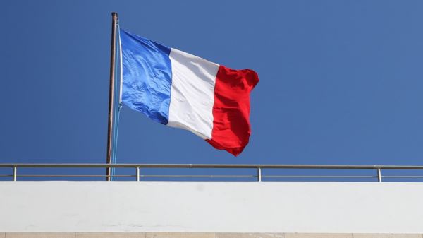 МИД Франции призвал граждан не ехать в отпуск в Испанию и Португалию