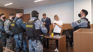 Приставы «вынесли на руках» Соболь из зала суда, где слушалось дело Олега Навального