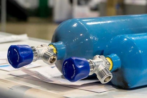 Власти заявили о покупке медицинского кислорода за границей