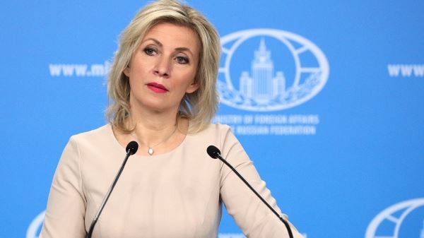 Захарова: США уничтожают свою консульскую службу в России