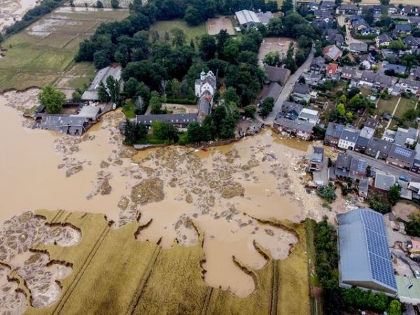Железнодорожное сообщение Германии с Чехией остановили из-за наводнения